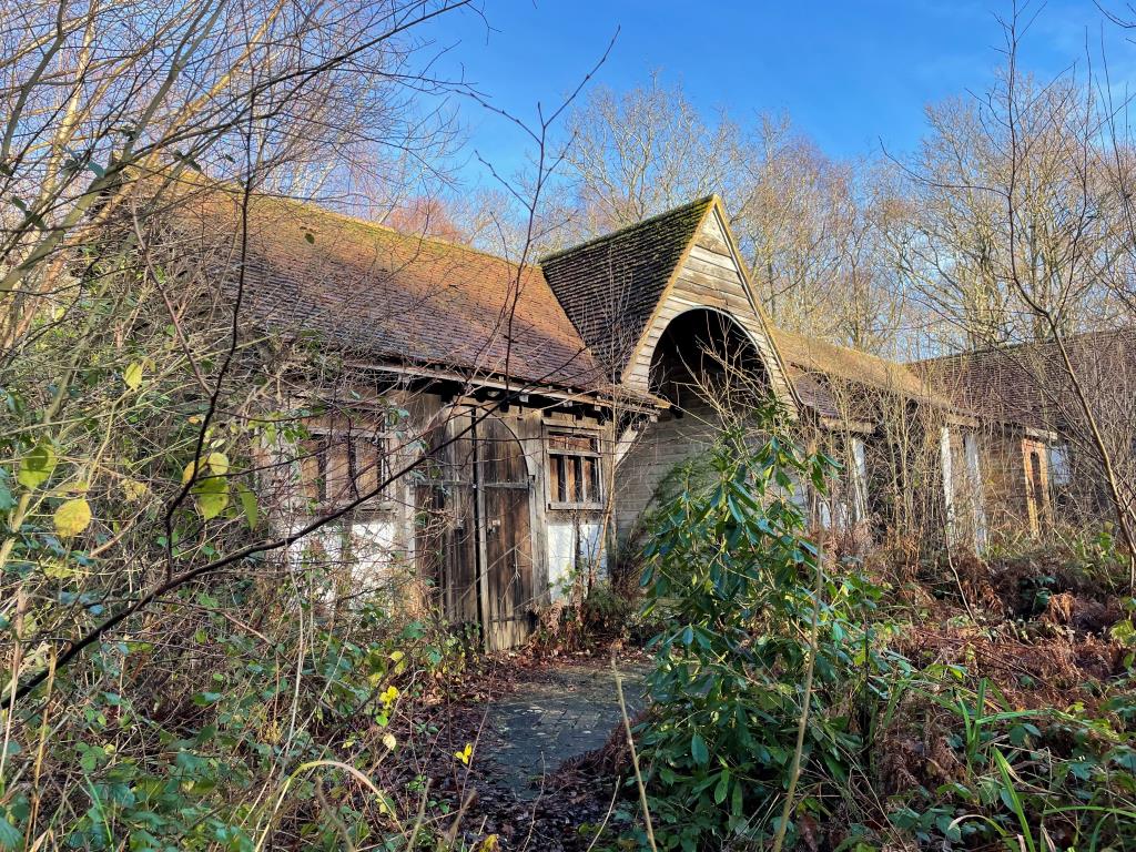 Lot: 124 - LAND EXTENDING TO OVER 23 ACRES WITH BARN -